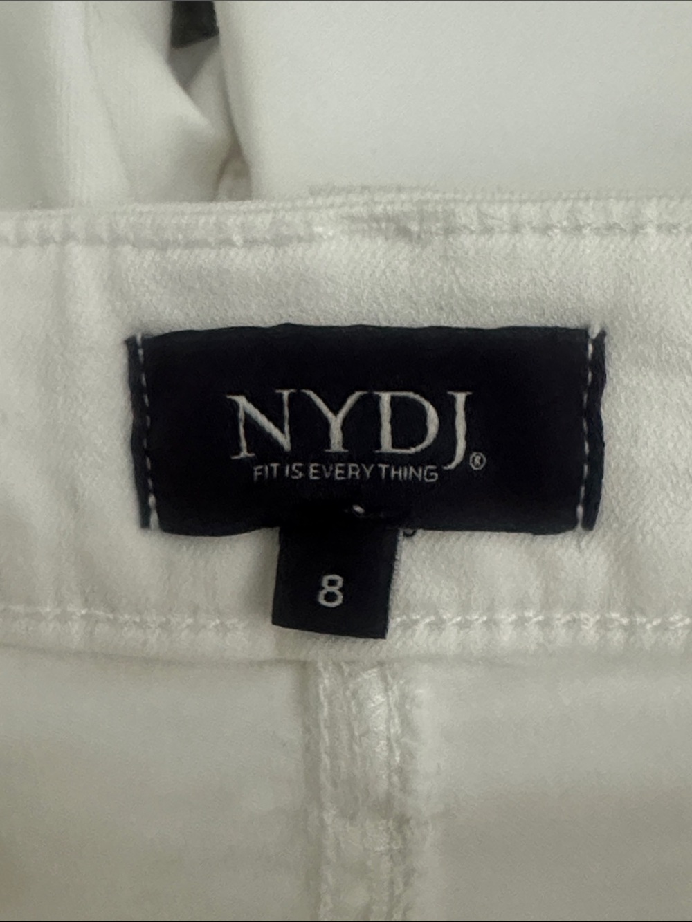 NYDJ Women’s White Briella Shorts Size 8 - Picture 3 of 5